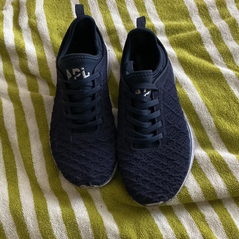 APL TechLoom Phantom Sneakers – Women’s Size 7.5 (Navy)